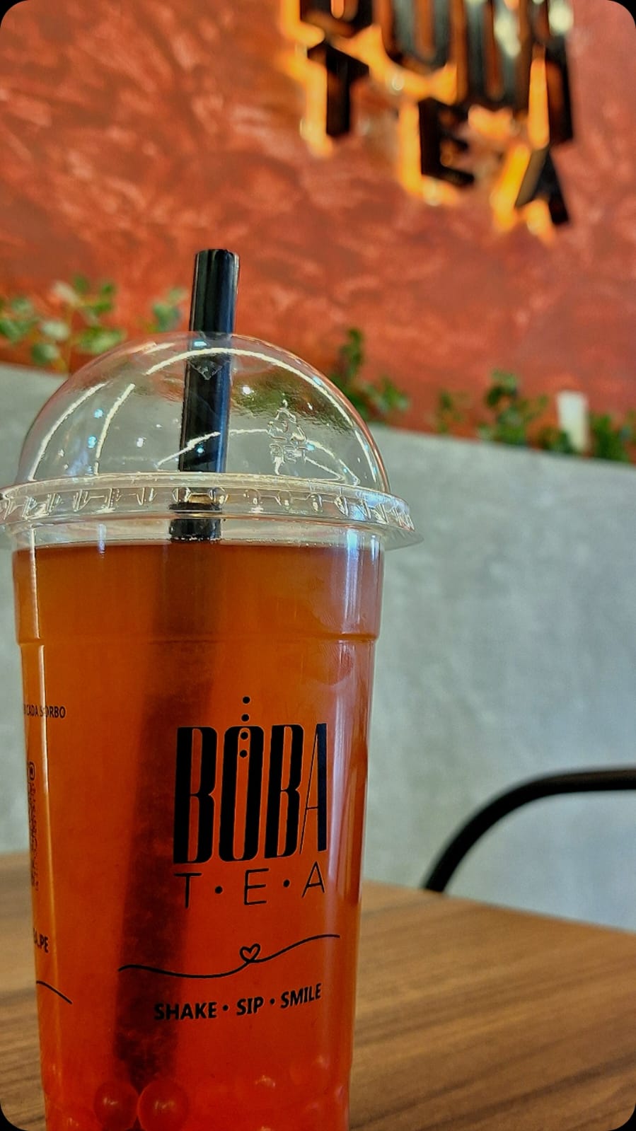 Bebida de té de tono ámbar de Bōba Tea